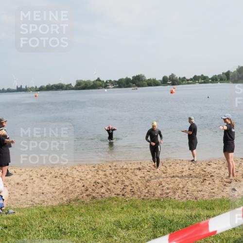 21.06.2025 - 27. Vierlanden-Triathlon MichiJ http://msf.ph/oto/7987779 15.06.2026 09:13:53 Schwimmen 203, 228 meine-sportfotos.de