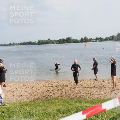 21.06.2025 - 27. Vierlanden-Triathlon MichiJ http://msf.ph/oto/7987850 15.06.2026 09:13:53 Schwimmen 203, 228 meine-sportfotos.de