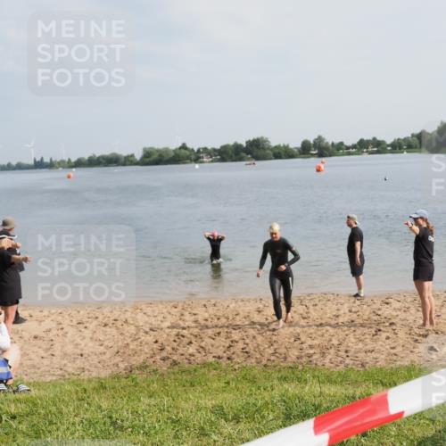 21.06.2025 - 27. Vierlanden-Triathlon MichiJ http://msf.ph/oto/7987884 15.06.2026 09:13:54 Schwimmen 198, 203, 228 meine-sportfotos.de
