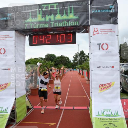 15.06.2025 - 7 Türme Triathlon Michael Strokosch http://msf.ph/oto/7987897 15.06.2025 14:21:03 Ziel 810, 811 meine-sportfotos.de