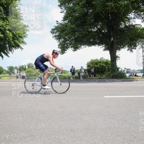15.06.2025 - 7 Türme Triathlon Yannick Fuchs http://msf.ph/oto/7987903 15.06.2025 12:50:01 Radfahren 301, 371 meine-sportfotos.de