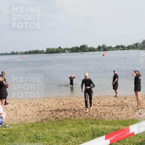 21.06.2025 - 27. Vierlanden-Triathlon MichiJ http://msf.ph/oto/7987914 15.06.2026 09:13:54 Schwimmen 198, 203, 228 meine-sportfotos.de