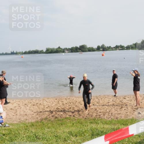 21.06.2025 - 27. Vierlanden-Triathlon MichiJ http://msf.ph/oto/7987928 15.06.2026 09:13:54 Schwimmen 198, 203, 228 meine-sportfotos.de