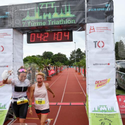 15.06.2025 - 7 Türme Triathlon Michael Strokosch http://msf.ph/oto/7987935 15.06.2025 14:21:04 Ziel 810, 811 meine-sportfotos.de