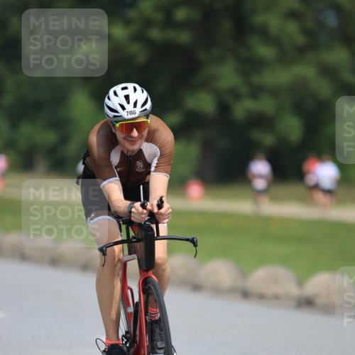 15.06.2025 - 27. Vierlanden-Triathlon H.Heesch http://msf.ph/oto/7987977 15.06.2025 11:39:39 Radfahren 692, 708, 918 meine-sportfotos.de