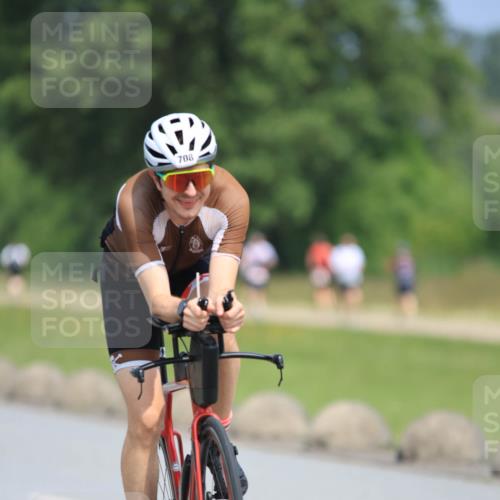 15.06.2025 - 27. Vierlanden-Triathlon H.Heesch http://msf.ph/oto/7987988 15.06.2025 11:39:39 Radfahren 692, 708, 918 meine-sportfotos.de