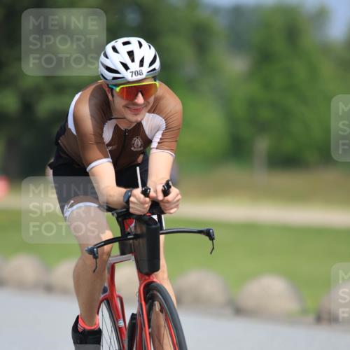 15.06.2025 - 27. Vierlanden-Triathlon H.Heesch http://msf.ph/oto/7988000 15.06.2025 11:39:39 Radfahren 692, 708, 918 meine-sportfotos.de