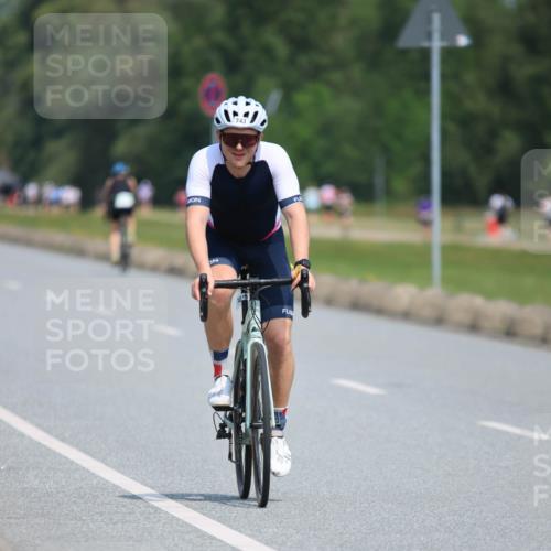 15.06.2025 - 27. Vierlanden-Triathlon H.Heesch http://msf.ph/oto/7988012 15.06.2025 11:40:00 Radfahren 654, 685, 743 meine-sportfotos.de