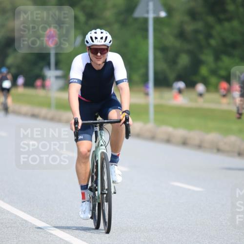 15.06.2025 - 27. Vierlanden-Triathlon H.Heesch http://msf.ph/oto/7988024 15.06.2025 11:40:00 Radfahren 654, 685, 743 meine-sportfotos.de
