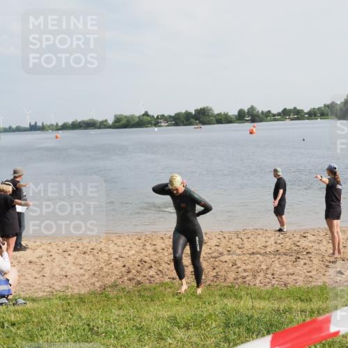 21.06.2025 - 27. Vierlanden-Triathlon MichiJ http://msf.ph/oto/7988027 15.06.2026 09:13:55 Schwimmen 198, 203, 228 meine-sportfotos.de
