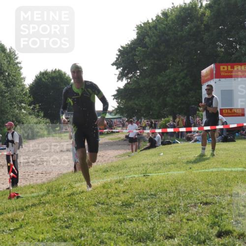15.06.2025 - 27. Vierlanden-Triathlon KatJ http://msf.ph/oto/7988033 15.06.2025 09:04:59 Schwimmen 238 meine-sportfotos.de