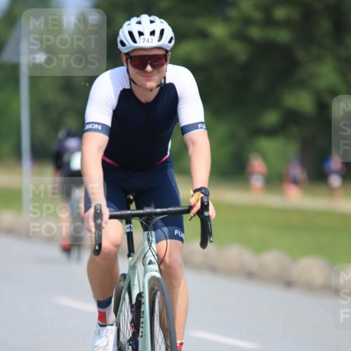 15.06.2025 - 27. Vierlanden-Triathlon H.Heesch http://msf.ph/oto/7988038 15.06.2025 11:40:01 Radfahren 654, 685, 743, 774 meine-sportfotos.de