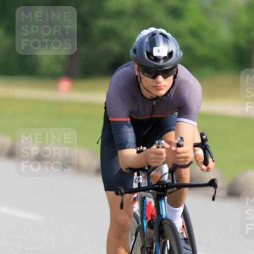 15.06.2025 - 27. Vierlanden-Triathlon H.Heesch http://msf.ph/oto/7988049 15.06.2025 09:19:58 Radfahren 3, 26, 47, 67, 100, 187 meine-sportfotos.de