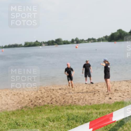 21.06.2025 - 27. Vierlanden-Triathlon MichiJ http://msf.ph/oto/7988064 15.06.2026 09:14:00 Schwimmen 198, 228 meine-sportfotos.de