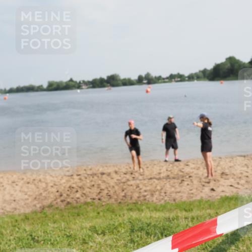 21.06.2025 - 27. Vierlanden-Triathlon MichiJ http://msf.ph/oto/7988072 15.06.2026 09:14:00 Schwimmen 198, 228 meine-sportfotos.de