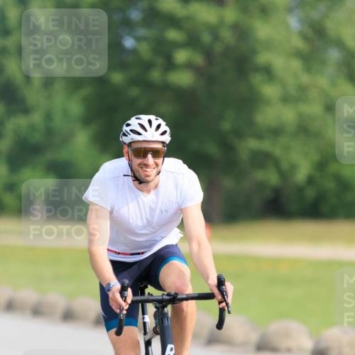 15.06.2025 - 27. Vierlanden-Triathlon H.Heesch http://msf.ph/oto/7988073 15.06.2025 09:20:04 Radfahren 3, 26, 100 meine-sportfotos.de