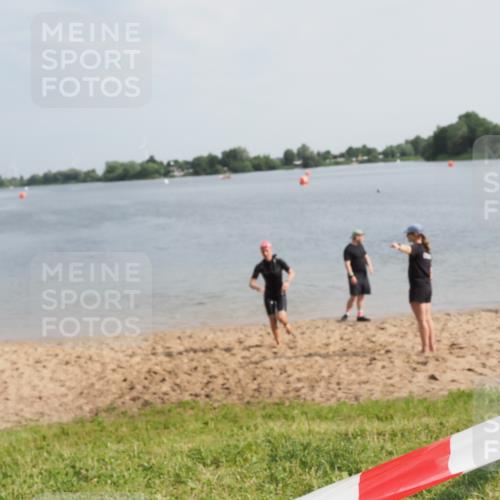 21.06.2025 - 27. Vierlanden-Triathlon MichiJ http://msf.ph/oto/7988111 15.06.2026 09:14:00 Schwimmen 198, 228 meine-sportfotos.de