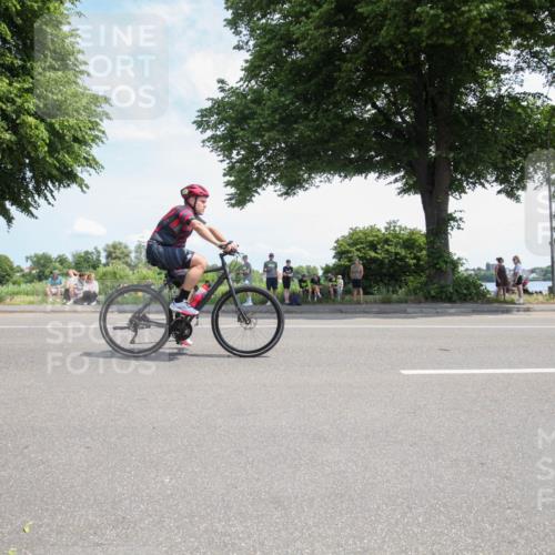 15.06.2025 - 7 Türme Triathlon Yannick Fuchs http://msf.ph/oto/7988129 15.06.2025 12:52:19 Radfahren 400, 451, 500 meine-sportfotos.de