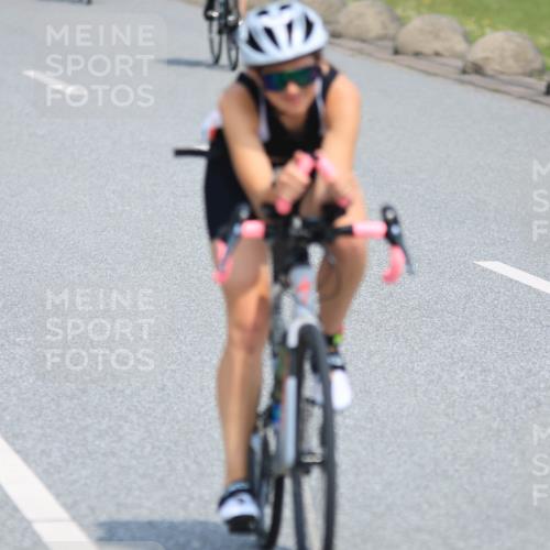 21.06.2025 - 27. Vierlanden-Triathlon H.Heesch http://msf.ph/oto/7988135 15.06.2025 11:40:34 Radfahren 206, 647, 678, 694, 760, 910 meine-sportfotos.de