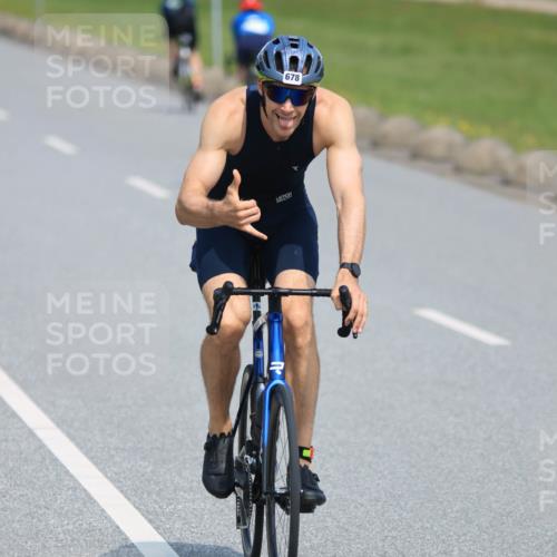 21.06.2025 - 27. Vierlanden-Triathlon H.Heesch http://msf.ph/oto/7988151 15.06.2025 11:40:35 Radfahren 206, 678, 760, 910 meine-sportfotos.de