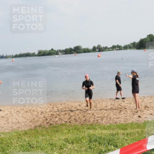 21.06.2025 - 27. Vierlanden-Triathlon MichiJ http://msf.ph/oto/7988158 15.06.2026 09:14:01 Schwimmen 198, 228 meine-sportfotos.de