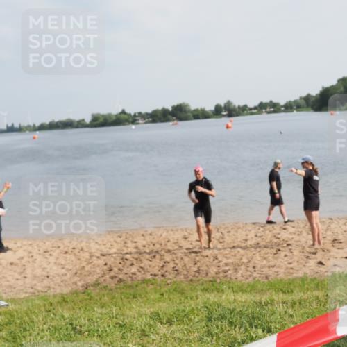 21.06.2025 - 27. Vierlanden-Triathlon MichiJ http://msf.ph/oto/7988169 15.06.2026 09:14:01 Schwimmen 198, 228 meine-sportfotos.de