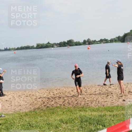 21.06.2025 - 27. Vierlanden-Triathlon MichiJ http://msf.ph/oto/7988176 15.06.2026 09:14:01 Schwimmen 198, 228 meine-sportfotos.de