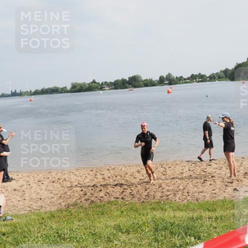 21.06.2025 - 27. Vierlanden-Triathlon MichiJ http://msf.ph/oto/7988188 15.06.2026 09:14:01 Schwimmen 198, 228 meine-sportfotos.de