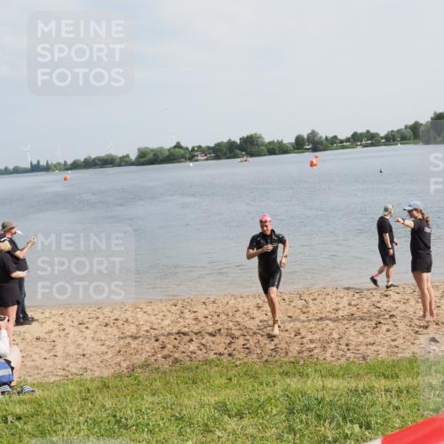 21.06.2025 - 27. Vierlanden-Triathlon MichiJ http://msf.ph/oto/7988200 15.06.2026 09:14:01 Schwimmen 198, 228 meine-sportfotos.de