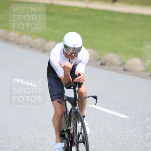 21.06.2025 - 27. Vierlanden-Triathlon H.Heesch http://msf.ph/oto/7988205 15.06.2025 11:41:34 Radfahren 657, 705, 831 meine-sportfotos.de