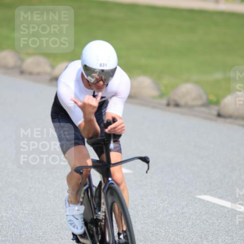 21.06.2025 - 27. Vierlanden-Triathlon H.Heesch http://msf.ph/oto/7988207 15.06.2025 11:41:34 Radfahren 657, 705, 831 meine-sportfotos.de