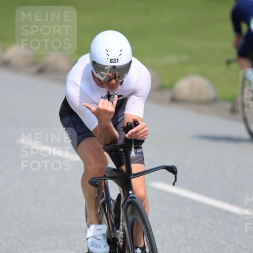 21.06.2025 - 27. Vierlanden-Triathlon H.Heesch http://msf.ph/oto/7988212 15.06.2025 11:41:34 Radfahren 657, 705, 831 meine-sportfotos.de