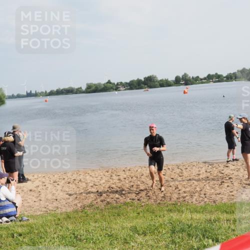21.06.2025 - 27. Vierlanden-Triathlon MichiJ http://msf.ph/oto/7988223 15.06.2026 09:14:01 Schwimmen 198, 228 meine-sportfotos.de