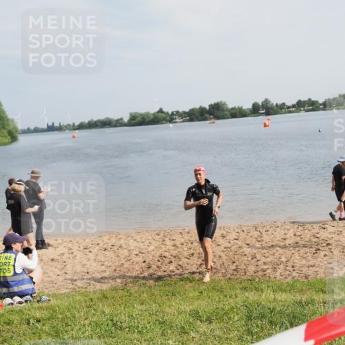 21.06.2025 - 27. Vierlanden-Triathlon MichiJ http://msf.ph/oto/7988257 15.06.2026 09:14:02 Schwimmen 198, 228 meine-sportfotos.de