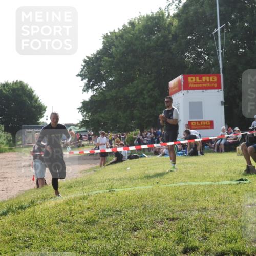 15.06.2025 - 27. Vierlanden-Triathlon KatJ http://msf.ph/oto/7988288 15.06.2025 09:05:19 Schwimmen 209, 221, 222 meine-sportfotos.de