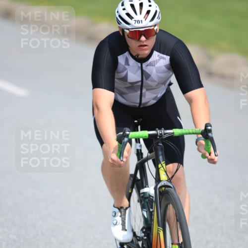 21.06.2025 - 27. Vierlanden-Triathlon H.Heesch http://msf.ph/oto/7988332 15.06.2025 11:41:47 Radfahren 646, 701 meine-sportfotos.de