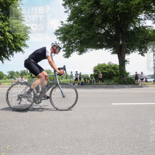15.06.2025 - 7 Türme Triathlon Yannick Fuchs http://msf.ph/oto/7988338 15.06.2025 12:54:06 Radfahren 332, 562, 613, 649, 1090 meine-sportfotos.de