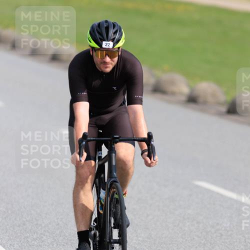 15.06.2025 - 27. Vierlanden-Triathlon H.Heesch http://msf.ph/oto/7988353 15.06.2025 09:23:03 Radfahren 22, 129, 176 meine-sportfotos.de