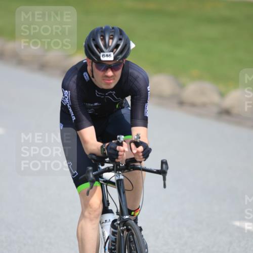 21.06.2025 - 27. Vierlanden-Triathlon H.Heesch http://msf.ph/oto/7988381 15.06.2025 11:41:55 Radfahren 646, 937 meine-sportfotos.de