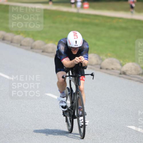 21.06.2025 - 27. Vierlanden-Triathlon H.Heesch http://msf.ph/oto/7988416 15.06.2025 11:42:32 Radfahren 751, 762, 859 meine-sportfotos.de