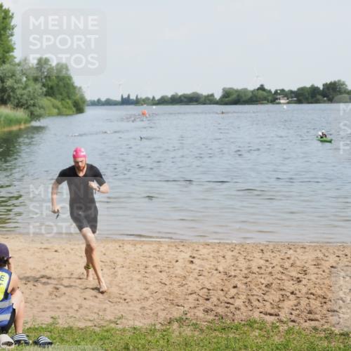 21.06.2025 - 27. Vierlanden-Triathlon MichiJ http://msf.ph/oto/7988427 15.06.2026 09:51:59 Schwimmen 282, 288, 292 meine-sportfotos.de