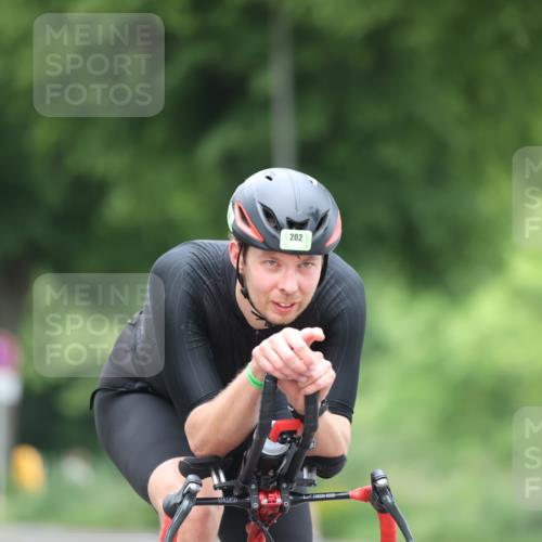 15.06.2025 - 7 Türme Triathlon Yannick Fuchs http://msf.ph/oto/7988463 15.06.2025 11:44:59 Radfahren 202, 242, 255 meine-sportfotos.de