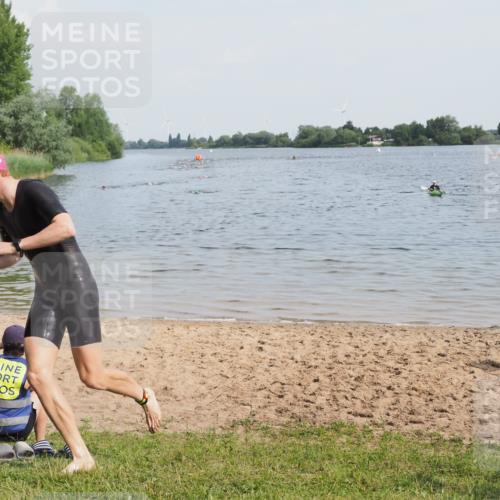 21.06.2025 - 27. Vierlanden-Triathlon MichiJ http://msf.ph/oto/7988467 15.06.2026 09:52:01 Schwimmen 282, 288, 292 meine-sportfotos.de