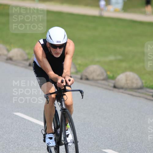 21.06.2025 - 27. Vierlanden-Triathlon H.Heesch http://msf.ph/oto/7988516 15.06.2025 11:42:53 Radfahren 217, 642 meine-sportfotos.de