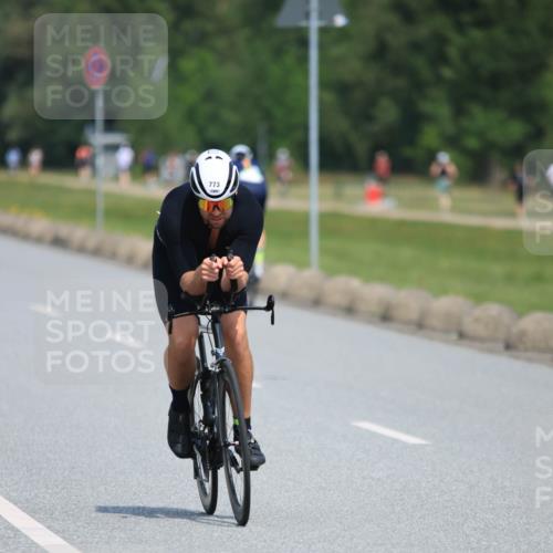 15.06.2025 - 27. Vierlanden-Triathlon H.Heesch http://msf.ph/oto/7988539 15.06.2025 11:43:05 Radfahren 681, 688, 817, 853, 854 meine-sportfotos.de