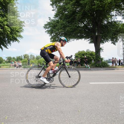 15.06.2025 - 7 Türme Triathlon Yannick Fuchs http://msf.ph/oto/7988543 15.06.2025 12:56:10 Radfahren 284, 454, 635 meine-sportfotos.de