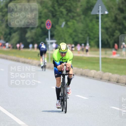 15.06.2025 - 27. Vierlanden-Triathlon H.Heesch http://msf.ph/oto/7988547 15.06.2025 11:43:08 Radfahren 681, 853, 854 meine-sportfotos.de