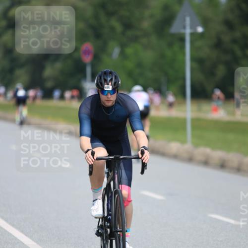 15.06.2025 - 27. Vierlanden-Triathlon H.Heesch http://msf.ph/oto/7988561 15.06.2025 11:43:10 Radfahren 681, 741, 810, 853, 854 meine-sportfotos.de