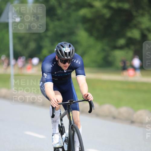 21.06.2025 - 27. Vierlanden-Triathlon H.Heesch http://msf.ph/oto/7988594 15.06.2025 11:43:19 Radfahren 637, 727, 741, 747, 810 meine-sportfotos.de