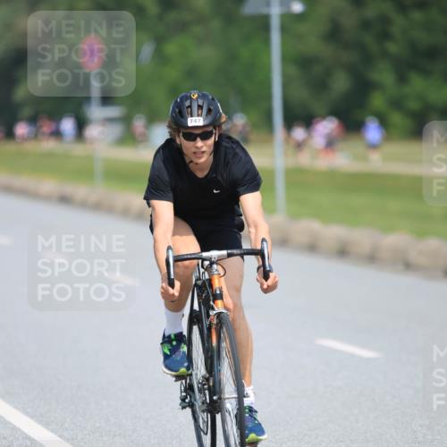21.06.2025 - 27. Vierlanden-Triathlon H.Heesch http://msf.ph/oto/7988603 15.06.2025 11:43:21 Radfahren 637, 727, 741, 747, 810 meine-sportfotos.de